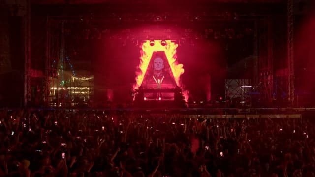 ARMIN VAN BUUREN PERFORMANCE